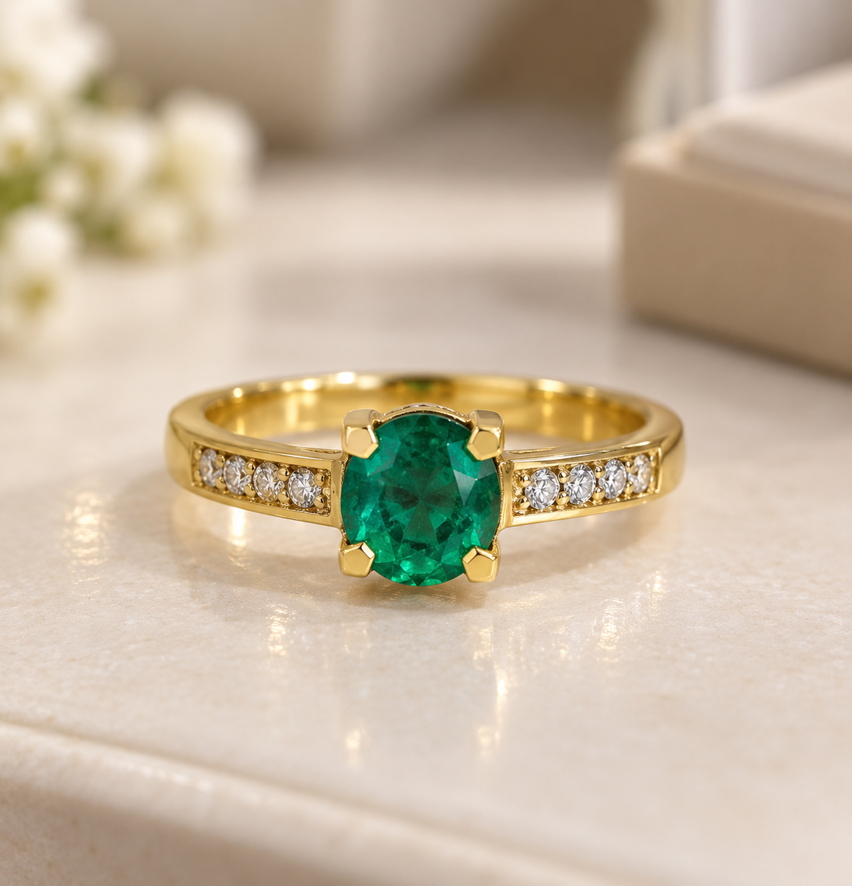 Anillo de oro 18k con esmeralda natural de 5.5 mm