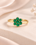 Anillo oro 18k diseño flor con esmeraldas naturales